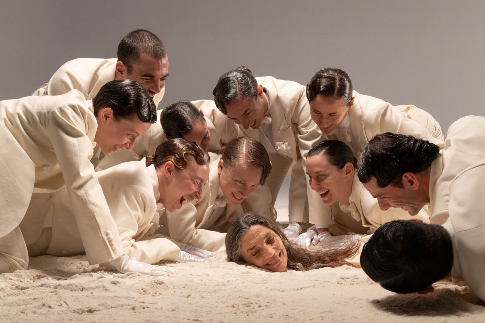 Kadras iš filmo „Į dulkę sugrįši“