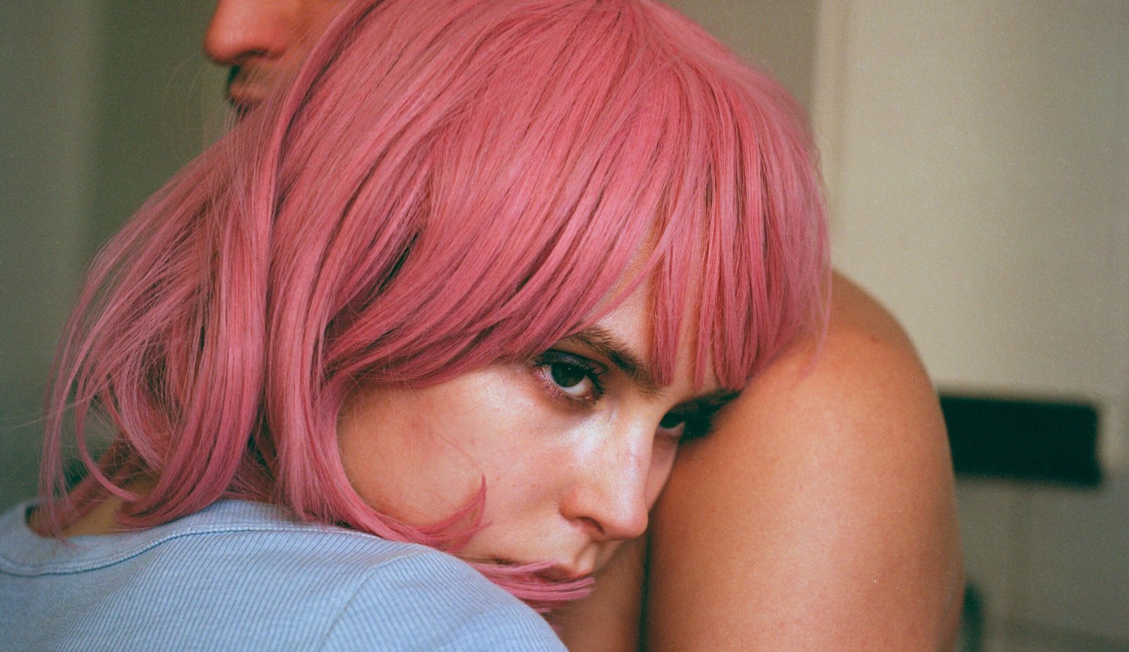 Be Kelės, rež. Lovisa Sirén