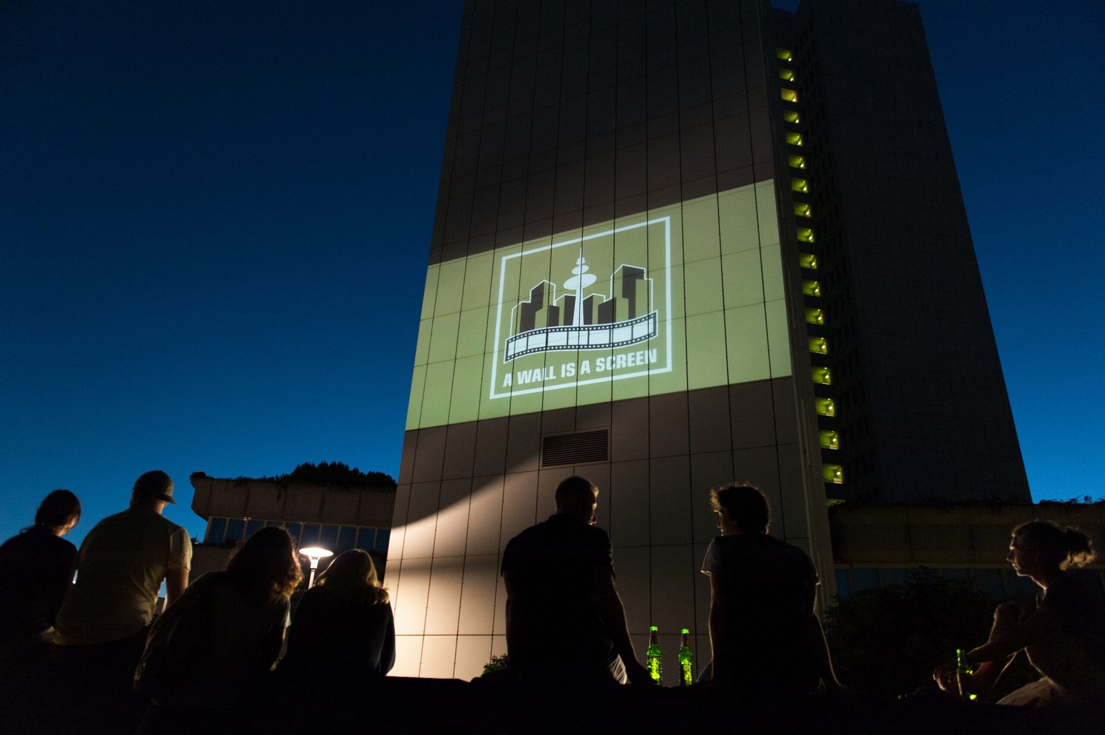 Projektas A Wall is a Screen